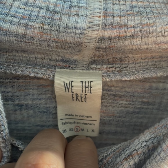 Feee people loose turtle neck - Picture 2 of 4